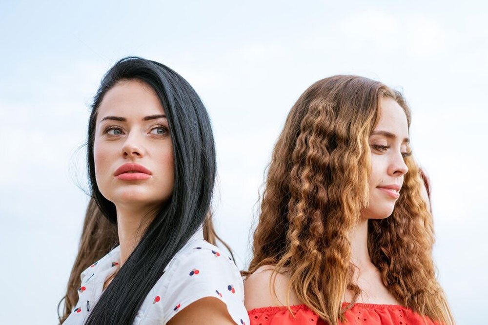 Wavy vs Curly Hair: Difference Between Wavy and Curly Hair